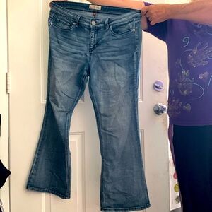 L.e.i. Sophia Flare Jeans size 17 shirt